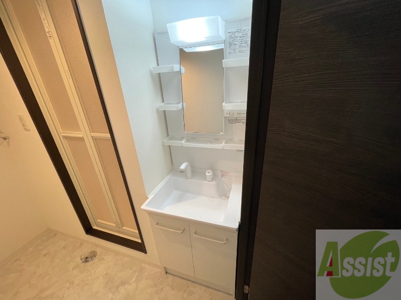 洗面設備　シャンプードレッサー。身支度はここでばっちりですね。