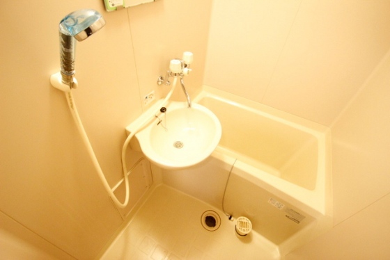 バス・シャワールーム　※別部屋の写真です