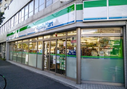 コンビニ　ファミリーマート 大森北五丁目店（コンビニ）まで247m