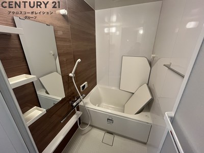 バス・シャワールーム　シャンプーなど置けるスペースあり！