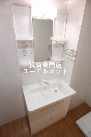 洗面設備　清潔感ある独立洗面台で毎日気持ちよく♪