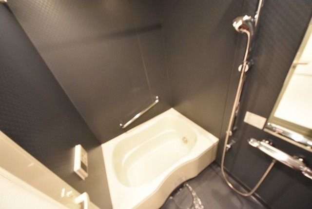 バス・シャワールーム　お問合せは(株)タウンハウジング東京へ