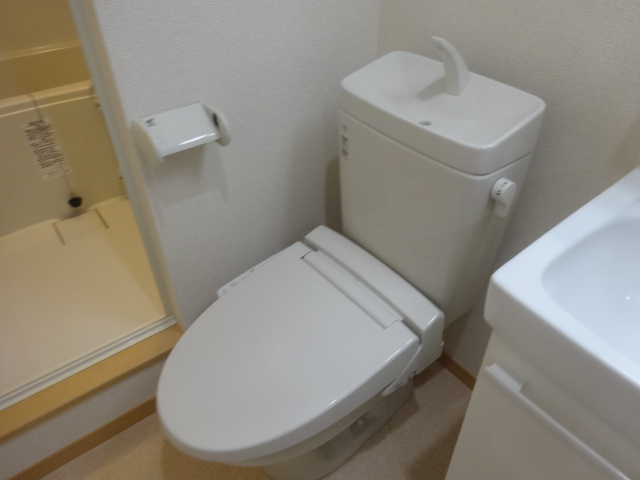 トイレ　温水洗浄便座付きトイレ