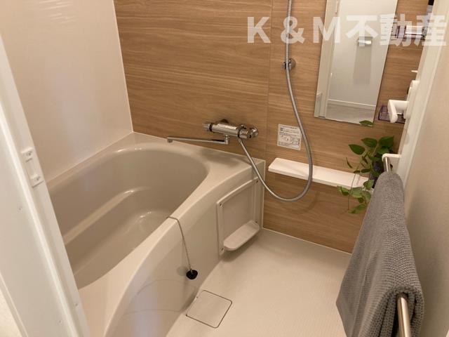 バス・シャワールーム　落ち着いた空間のお風呂です