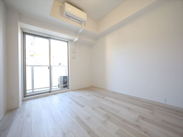 バルコニー　洋室8.1帖　エアコン完備　バルコニー