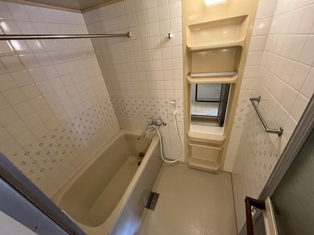 バス・シャワールーム　コンパクトで使いやすいお風呂です