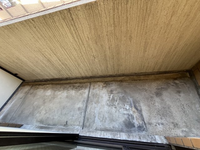 バルコニー　暖かな日差しのふりそそぐバルコニー