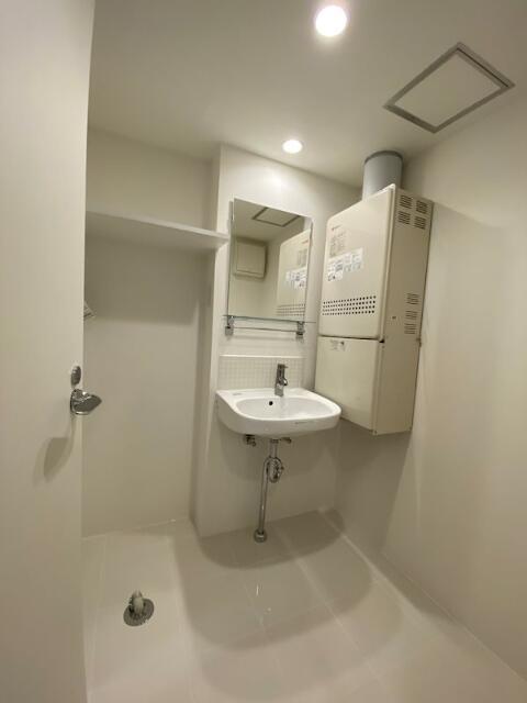 洗面設備　独立洗面台あり、毎朝おしゃれに忙しい女性の方におすすめです