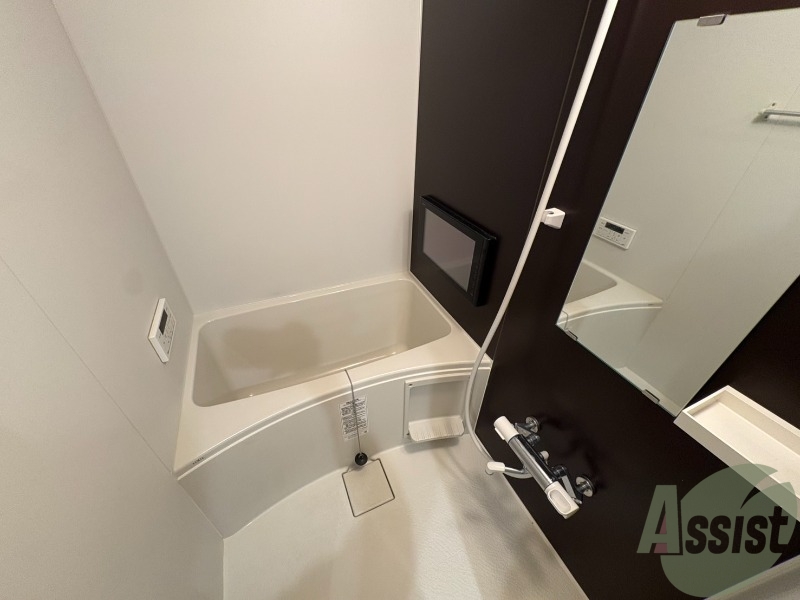 バス・シャワールーム　浴槽付きのお風呂です。ここで一日の疲れを癒しましょう。