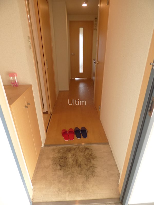 玄関　全て違うお部屋（同じ間取り）の写真です