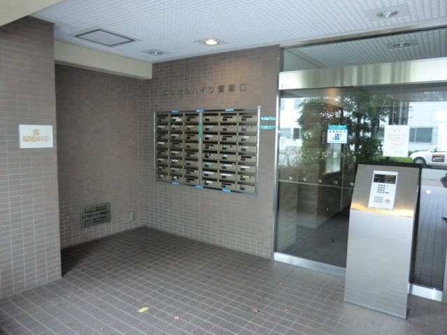 エントランス　オートロック付きで安心できますね！