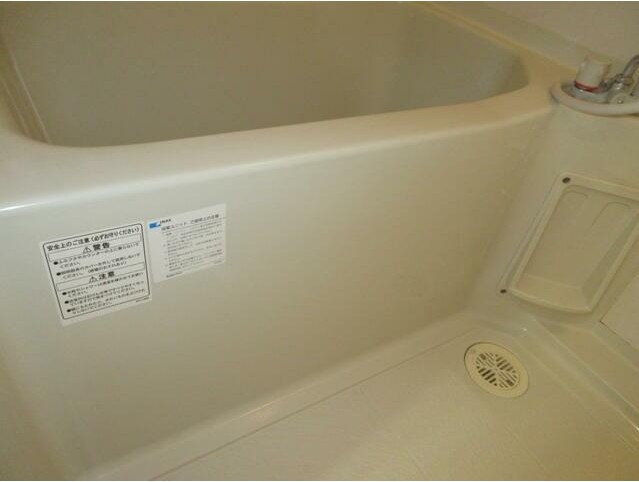 バス・シャワールーム　雨の日でも安心の浴室乾燥機付きです♪