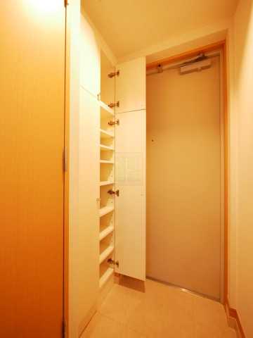 玄関　ドゥーエ巣鴨の玄関