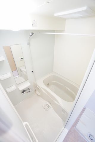 バス・シャワールーム　※同物件・反転タイプの写真です。