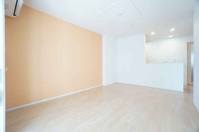 居室・リビング　※同物件・反転タイプの写真です。