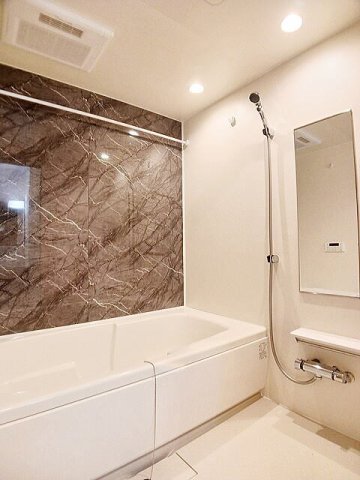 バス・シャワールーム　ゆったり過ごせるお風呂です