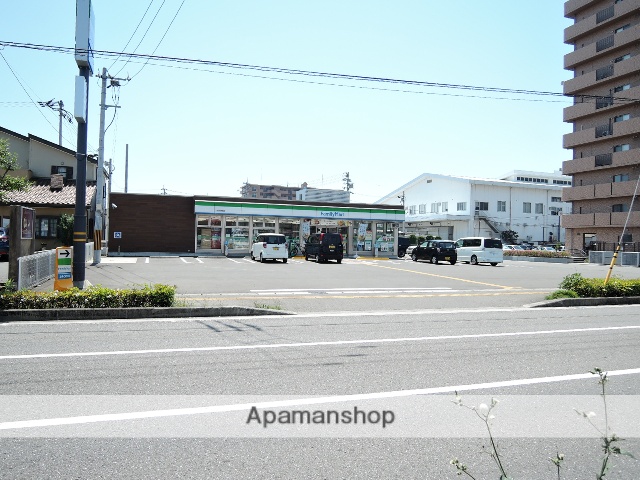 コンビニ　ファミリーマート高知御座店（コンビニ）まで180m
