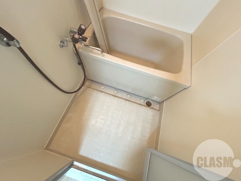 バス・シャワールーム　キレイにリフォームされています♪