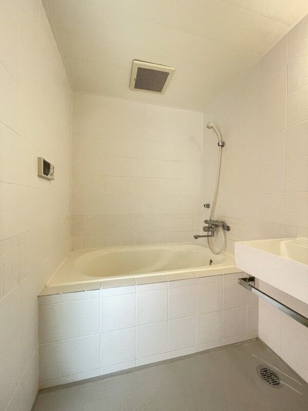 バス・シャワールーム　※写真は別号室です