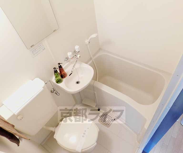 バス・シャワールーム　シンプルなユニットバスです