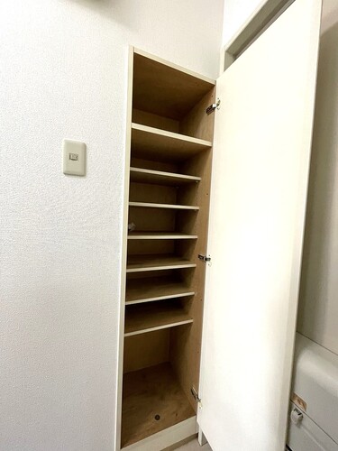 玄関　下駄箱　※同タイプ別部屋前回募集時2023.4撮影