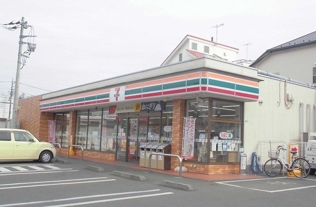コンビニ　セブンイレブン（コンビニ）まで550m