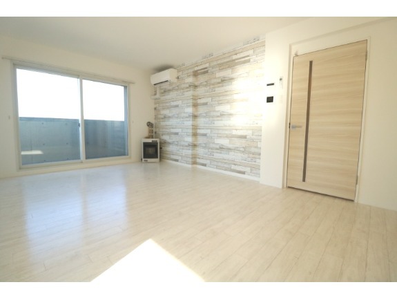 居室・リビング　目を引く壁紙♪