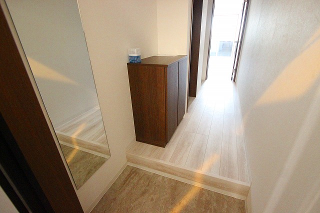 玄関　同物件、別号室のものです。