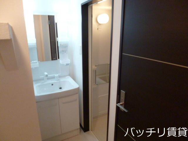 洗面設備　別号室写真の為、現況を優先致します。