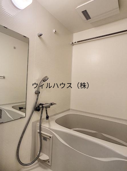 バス・シャワールーム　浴室乾燥機付き！