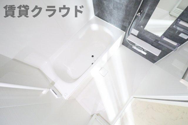 バス・シャワールーム　コンパクトで使いやすいお風呂です
