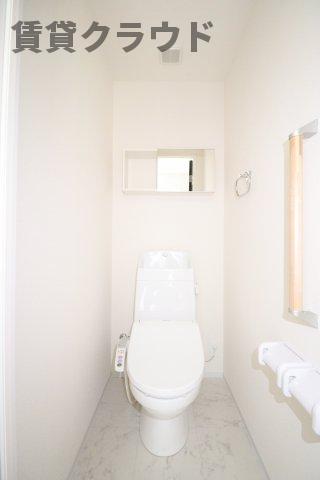 トイレ　落ち着いた色調のトイレです