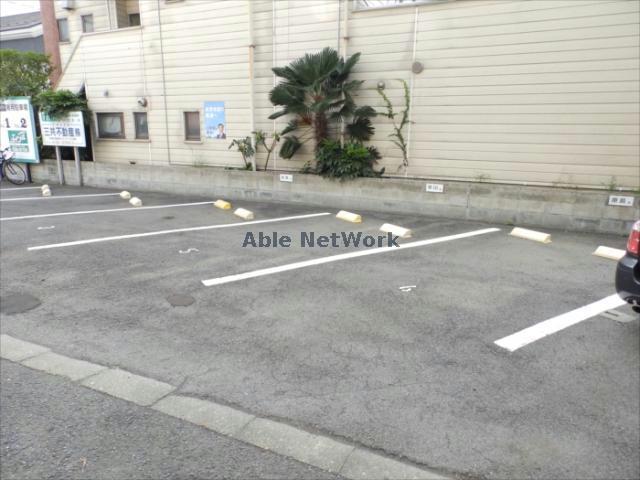 駐車場　駐車場