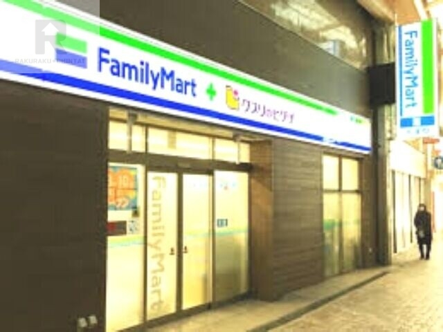 ドラックストア　ファミリーマート＋クスリのヒグチ京橋駅東店（ドラッグストア）まで511m