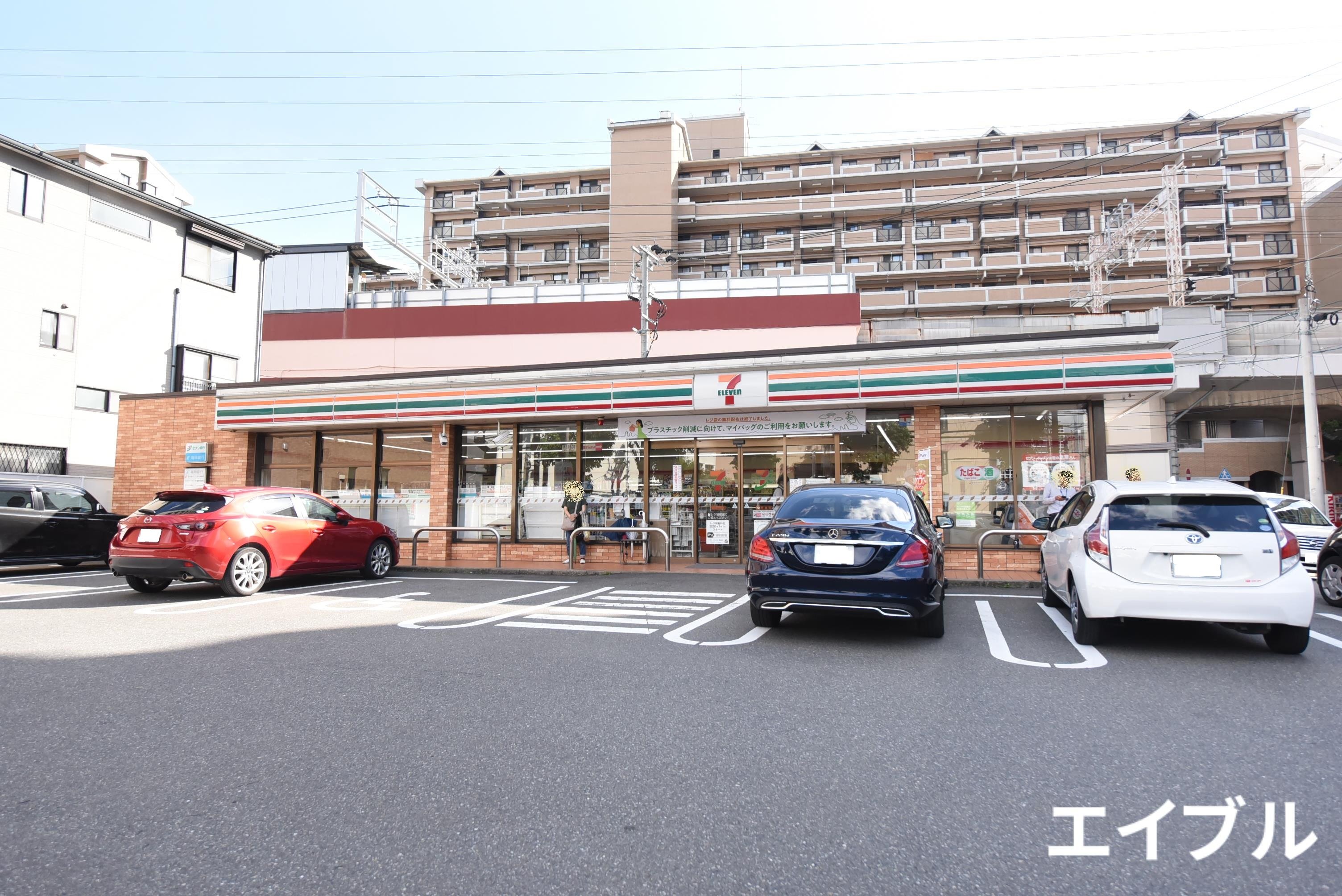 コンビニ　セブンイレブン福岡高宮駅前店（コンビニ）まで195m