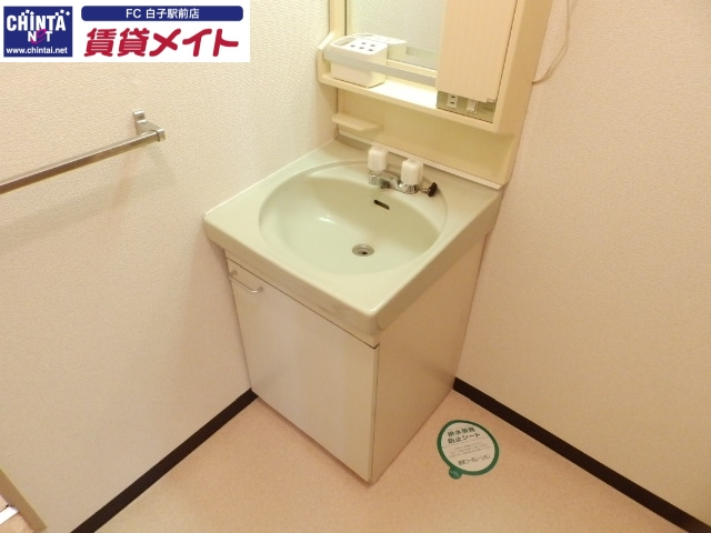 洗面設備　同型参考写真