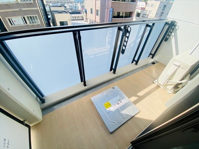 バルコニー　同一建物内６０１号室内装写真転載