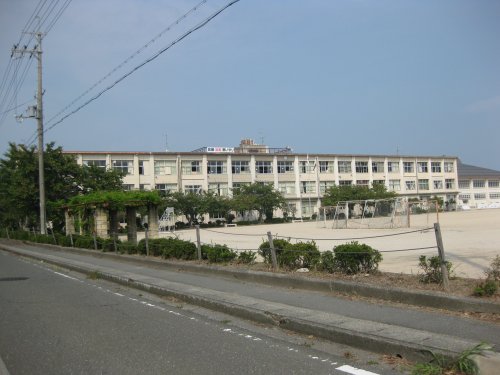 中学校　高島市立湖西中学校（中学校）まで2228m