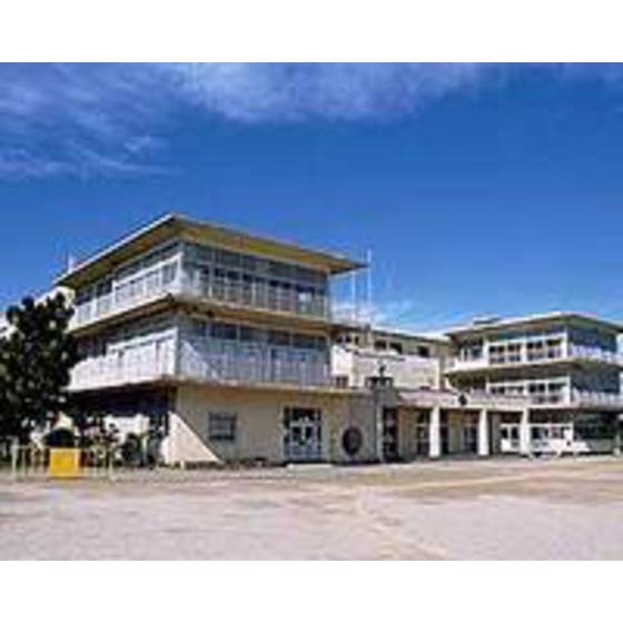 小学校　浜松市立雄踏小学校（小学校）まで932m