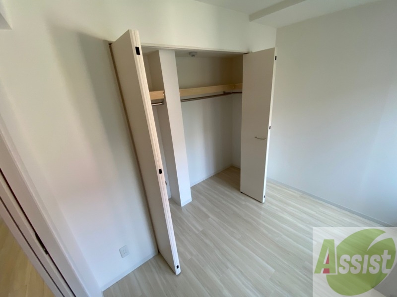 収納　寝室の収納です。部屋がすっきり片付きます。
