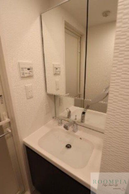 洗面設備　※同タイプの別のお部屋です。