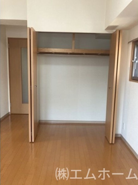 収納　洋室7.3帖　クローゼット付（収納充実してます）