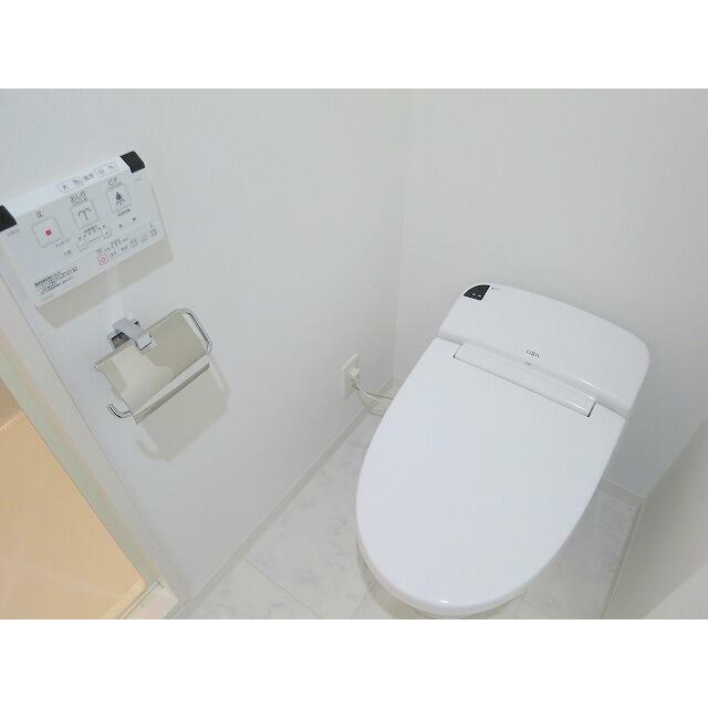 トイレ　温水洗浄便座