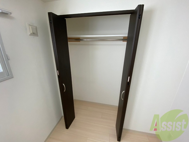 収納　寝室の収納です。部屋がすっきり片付きます。