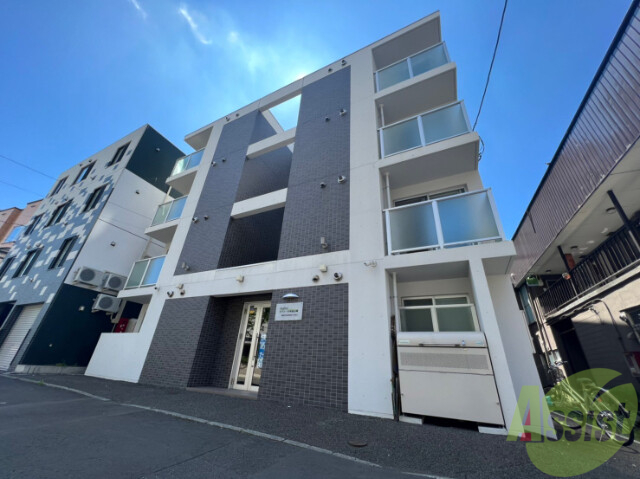 建物外観　札幌市中央区南９条西「Ｒａｆｆｉｎｅ中島公園」