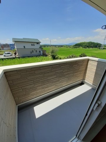 バルコニー　暖かな日差しのふりそそぐバルコニー