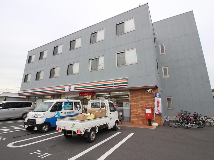 コンビニ　セブンイレブン（コンビニ）まで596m