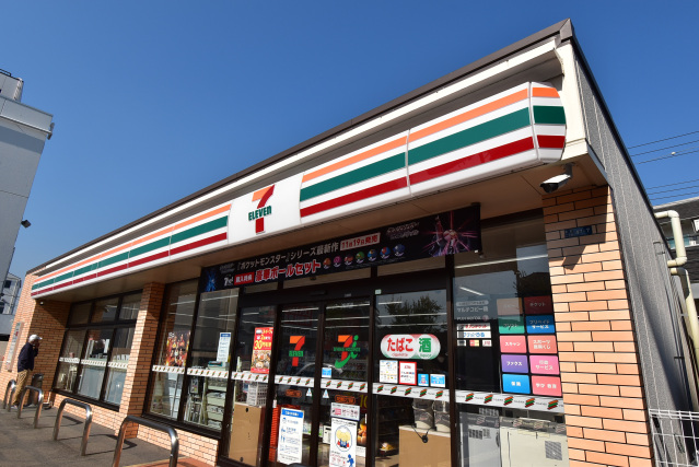 コンビニ　セブンイレブン吹田泉町2丁目店（コンビニ）まで381m