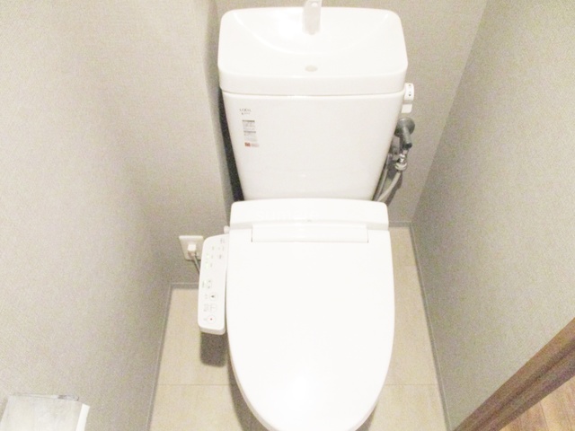 トイレ　温水洗浄便座付きトイレです！！