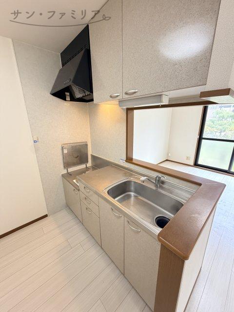 キッチン　※リフォーム前の写真です